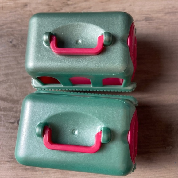 LOT OF 2: MEG JUST PLAY MINIATURE DOLLHOUSE DOG CARRIERS - Picture 6 of 7